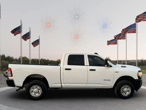 2022 RAM 2500 Tradesman Crew Cab 4x4 6'4' Box