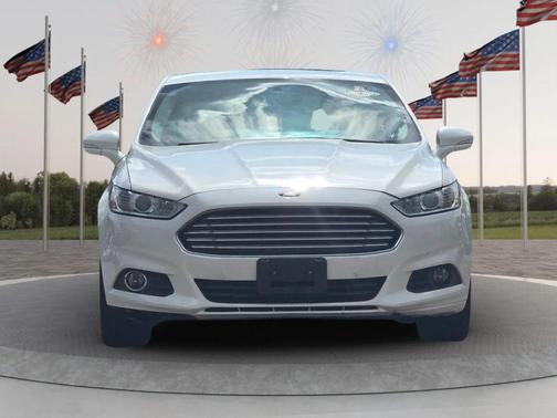 White 2016 Ford Fusion SE