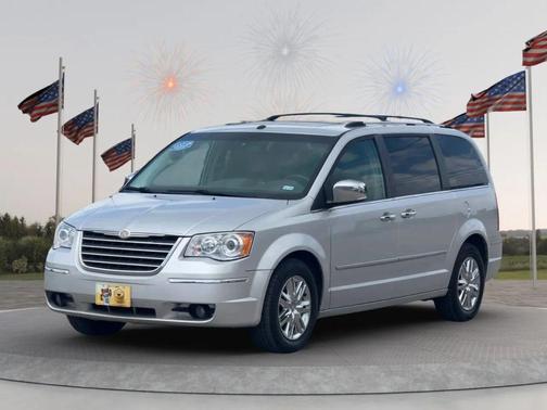 Bright Silver Metallic Clearcoat 2008 Chrysler Town & Country Limited