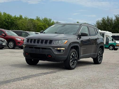 Granite Crystal Metallic Clearcoat 2019 Jeep Compass Trailhawk