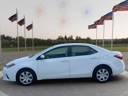 Super White 2015 Toyota Corolla LE Plus