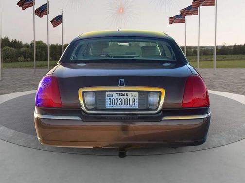 2011 Lincoln Town Car Signature