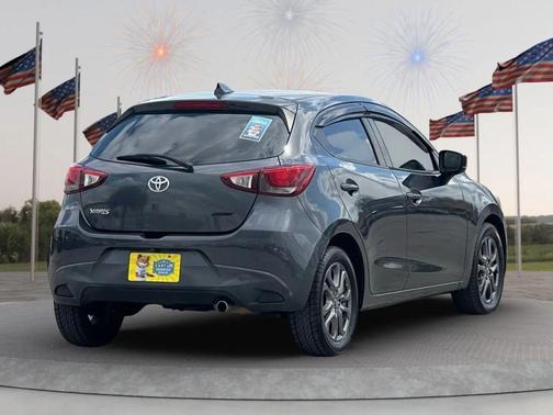 2020 Toyota Yaris Sedan LE