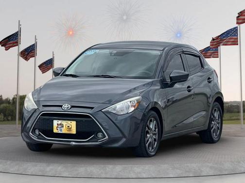 2020 Toyota Yaris Sedan LE