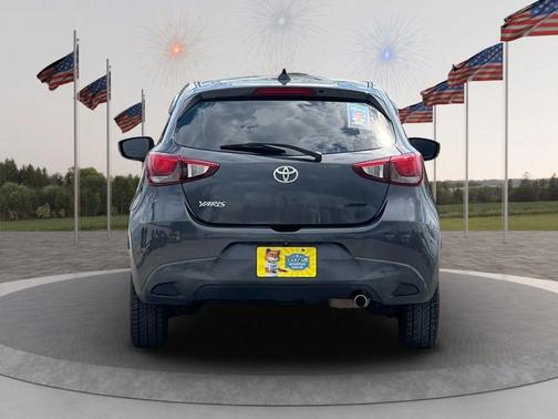 2020 Toyota Yaris Sedan LE