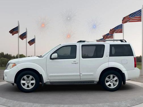 2008 Nissan Pathfinder SE