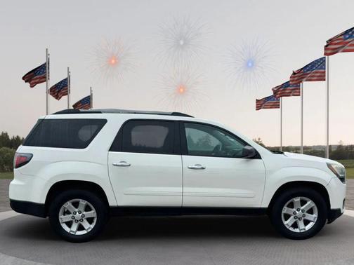 White 2015 GMC Acadia SLE-2