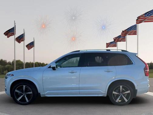2017 Volvo XC90 T6 Momentum