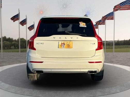2017 Volvo XC90 T6 Momentum
