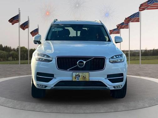 2017 Volvo XC90 T6 Momentum