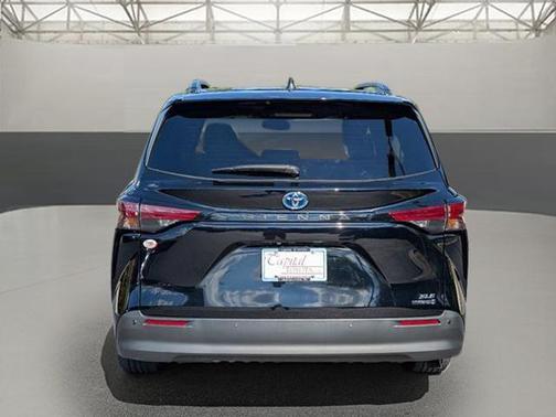 2022 Toyota Sienna XLE 8 Passenger