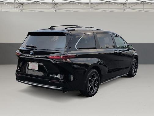 2025 Toyota Sienna Platinum 7 Passenger