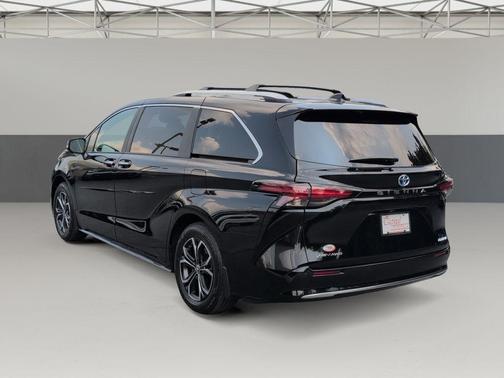 2025 Toyota Sienna Platinum 7 Passenger