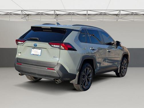 2022 Toyota RAV4 Hybrid XLE Premium
