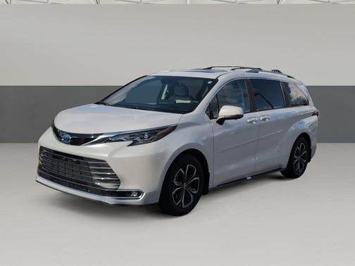 2025 Toyota Sienna Platinum 7 Passenger