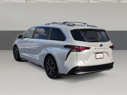 2025 Toyota Sienna Platinum 7 Passenger