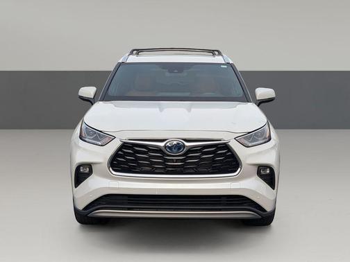 2023 Toyota Highlander Hybrid Platinum