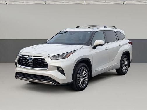 2023 Toyota Highlander Hybrid Platinum