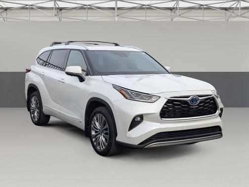 2023 Toyota Highlander Hybrid Platinum
