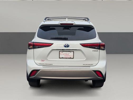 2023 Toyota Highlander Hybrid Platinum