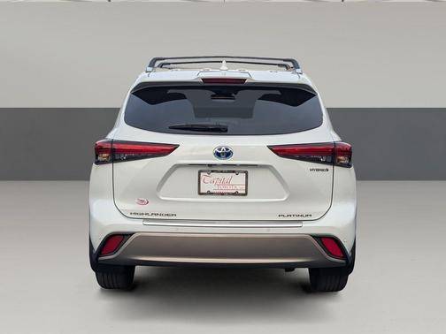 2023 Toyota Highlander Hybrid Platinum