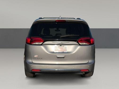 2018 Chrysler Pacifica Touring-L