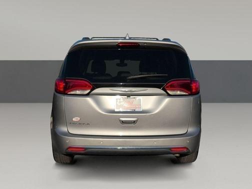 2018 Chrysler Pacifica Touring-L