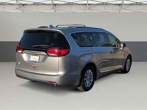 2018 Chrysler Pacifica Touring-L