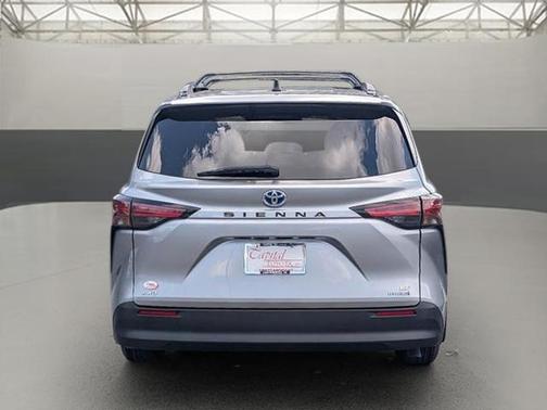 2022 Toyota Sienna LE
