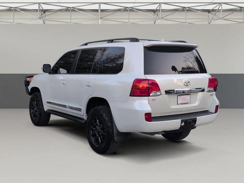 2015 Toyota Land Cruiser Base