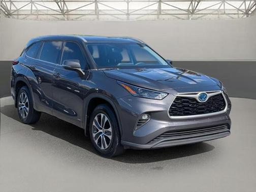 2022 Toyota Highlander Hybrid XLE