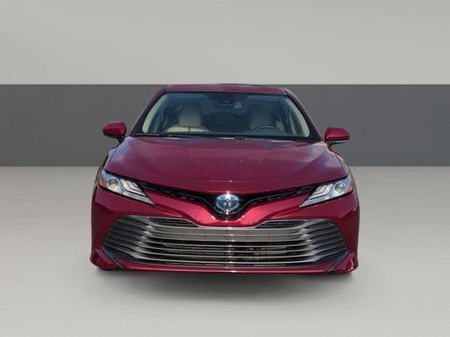 2020 Toyota Camry Hybrid XLE