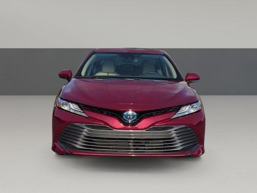 2020 Toyota Camry Hybrid XLE