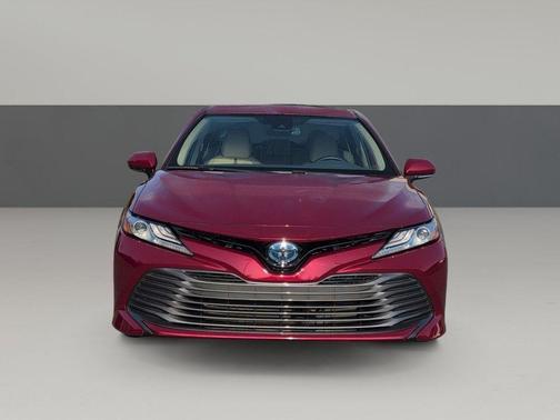 2020 Toyota Camry Hybrid XLE
