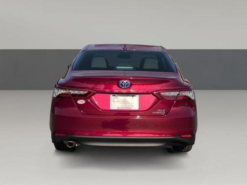 2020 Toyota Camry Hybrid XLE