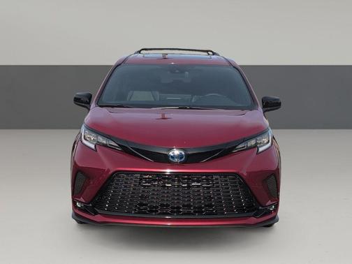 2025 Toyota Sienna XSE 7 Passenger