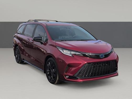 2025 Toyota Sienna XSE 7 Passenger