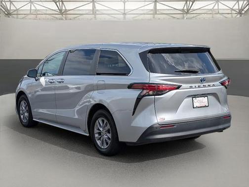 2022 Toyota Sienna XLE 7 Passenger