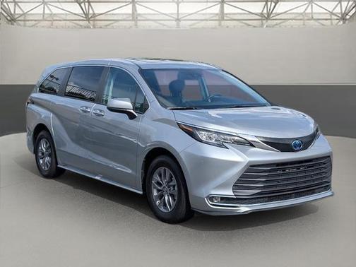 2022 Toyota Sienna XLE 7 Passenger