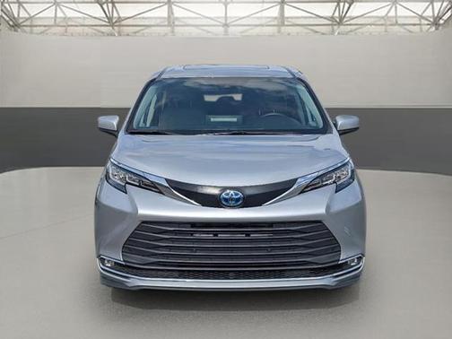 2022 Toyota Sienna XLE 7 Passenger