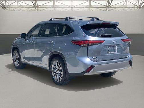 2021 Toyota Highlander Hybrid Platinum