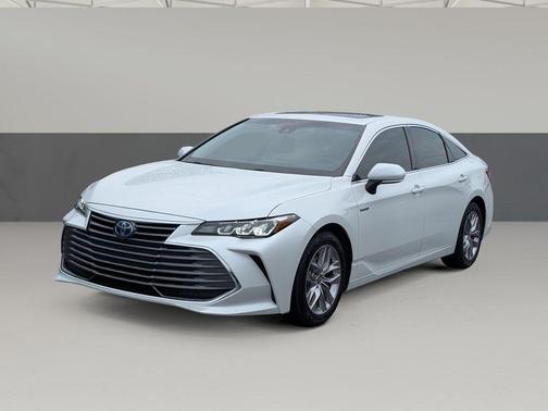 2021 Toyota Avalon Hybrid XLE Plus