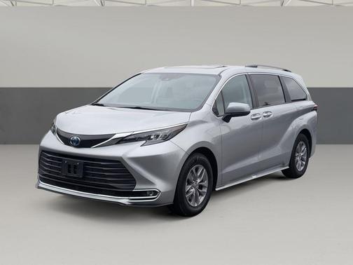2024 Toyota Sienna XLE