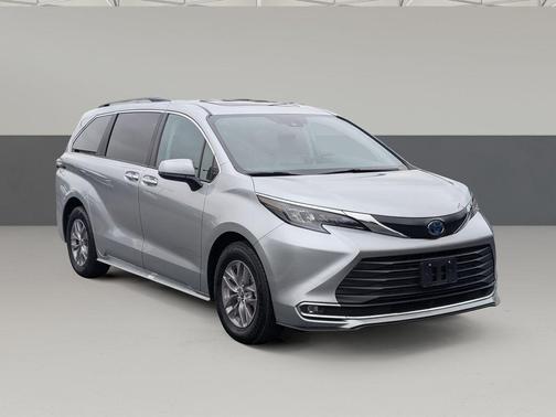 2024 Toyota Sienna XLE