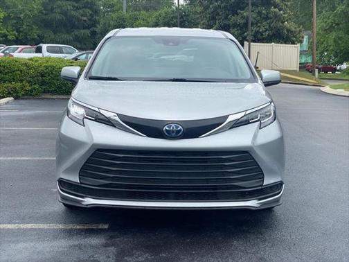 2023 Toyota Sienna LE
