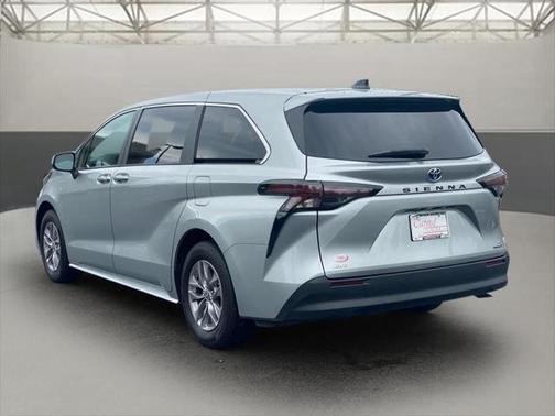2023 Toyota Sienna LE