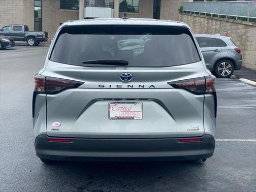 2023 Toyota Sienna LE