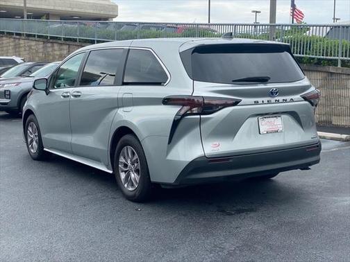 2023 Toyota Sienna LE