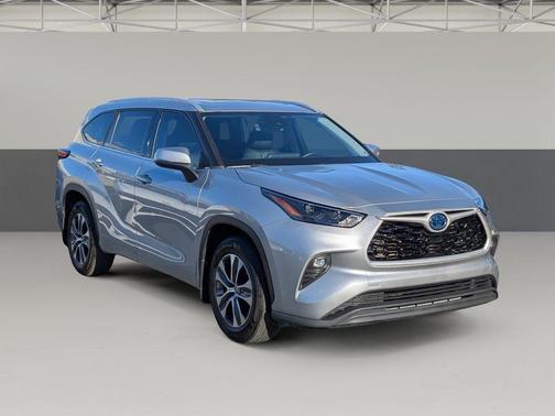 2022 Toyota Highlander Hybrid XLE