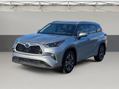 2022 Toyota Highlander Hybrid XLE